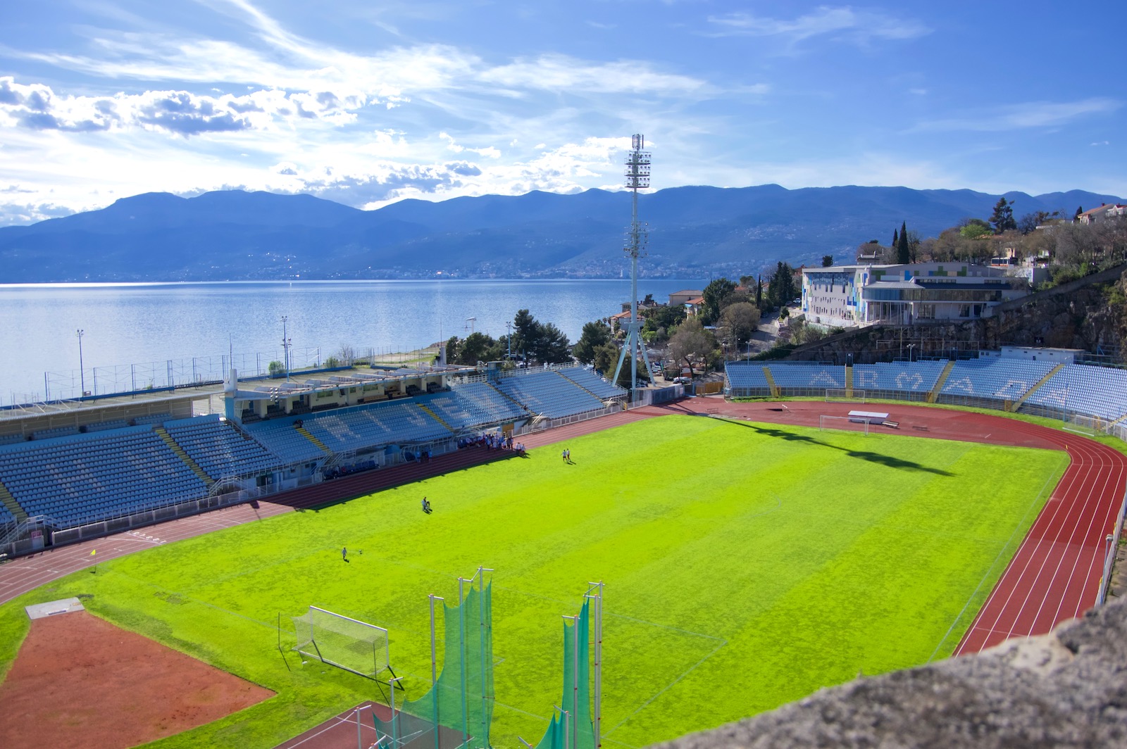 LIBERTA DEPRE on X: Setor visitante no HNK Rijeka Stadium Rujevica,  estádio do Rijeka, da Croácia. Rijeka x Hajduk Split - 16/04/2023   / X